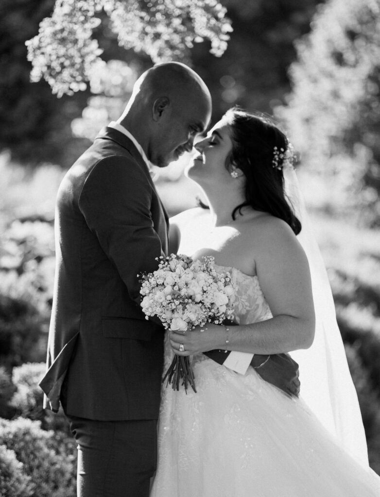 photo de couple de mariage golden hour