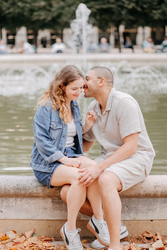 couple fontaine palais royal